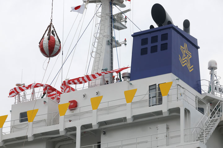 Naming & Delivery of 1,096TEU Container A SUWA
