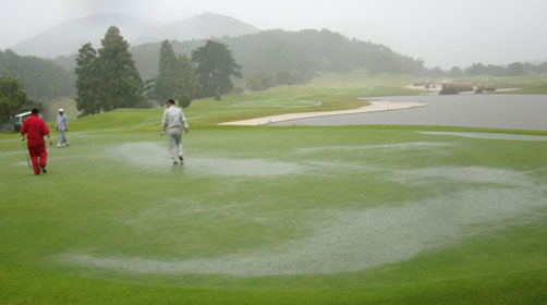 2017 Kyokuyo Open Golf Tournament - Soggy SItuations