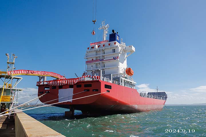 1,096TEU コンテナ船 A KAKOGAWA 命名引渡式