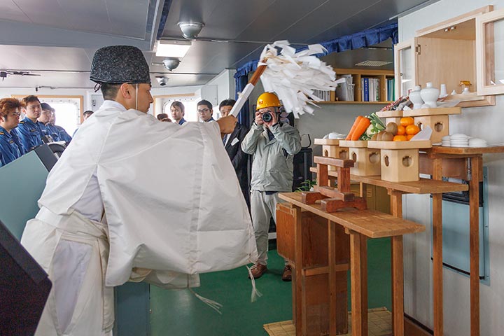 Shinto Rituals - KAKO, 1,000TEU Coastal Container Carrier